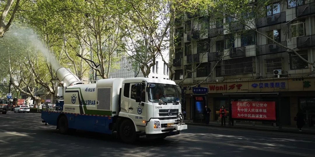 外形似“大炮”！多功能抑塵車亮相南京街頭